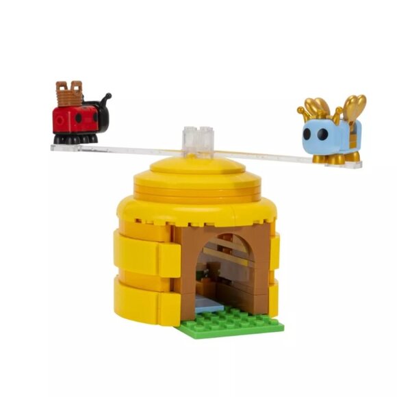 NEW BLDR Adopt Me! Coffee Shop Inerior with Queen Bee Building Set - 225 Pieces - Picture 3 of 13